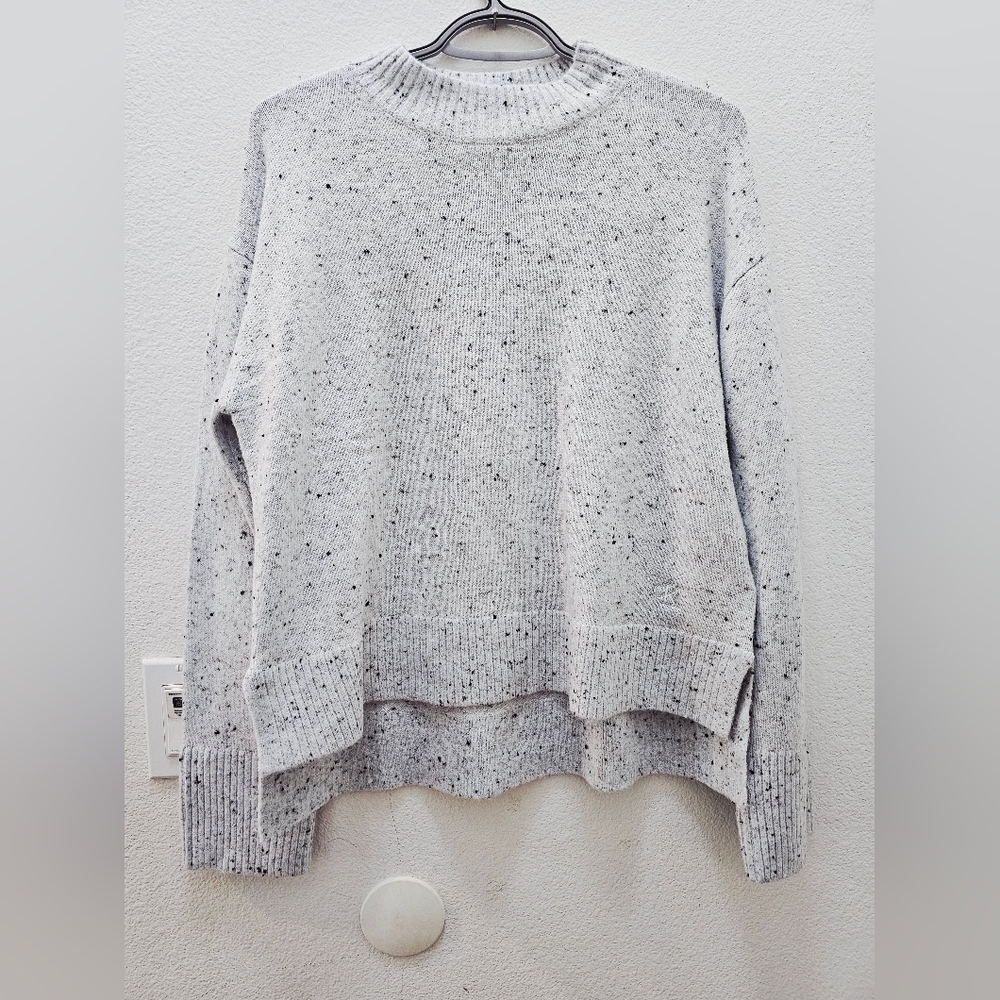 Calvin Klein Womans Sweater.